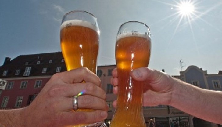 На А.С. е съставен акт за нарушението, издадено е и наказателно постановление от кмета На А.С. е съставен акт за нарушението, издадено е и наказателно постановление от кмета