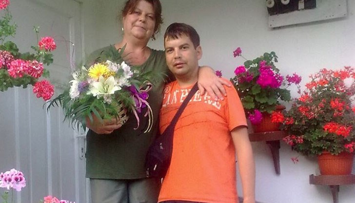 35-годишният Явор продава цветя, за да събере средства за бъбречна трансплантация