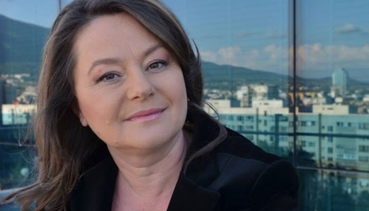 Разгеле, че Първата ни дама е жена, а не някакъв си гражданин на Люксембург Разгеле, че Първата ни дама е жена, а не някакъв си гражданин на Люксембург