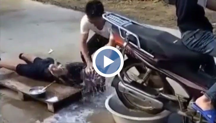 Да измиеш и изсушиш косата си с... мотоциклет