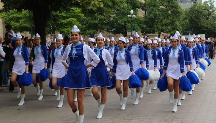 На 1-ви и 2-ри юли в града ще може да видите много красиви момичета с батони и помпони На 1-ви и 2-ри юли в града ще може да видите много красиви момичета с батони и помпони