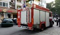 Пожарникари премахнаха опасно пано от блок в Русе