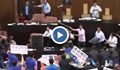 Депутати се биха със столове в тайванския парламент