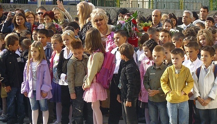 За сега са одобрени 173 ученици, които ще получат по 250 лева За сега са одобрени 173 ученици, които ще получат по 250 лева