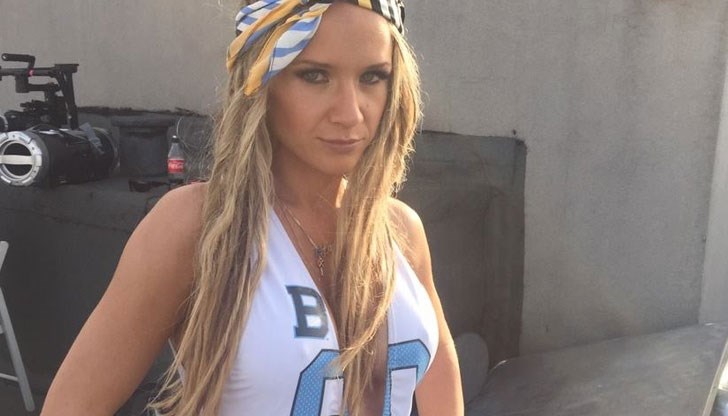 Лора Караджова продължава да е сред най-темпераментните и атрактивни родни изпълнителки Лора Караджова продължава да е сред най-темпераментните и атрактивни родни изпълнителки