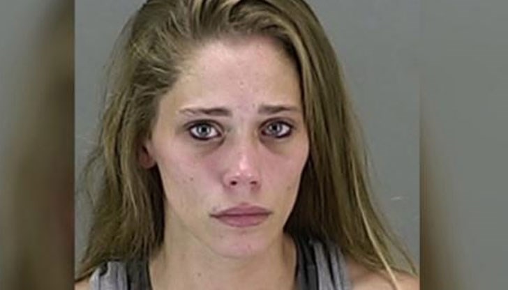 Жената изпращала съобщения, когато помела трима тийнейджъри Жената изпращала съобщения, когато помела трима тийнейджъри