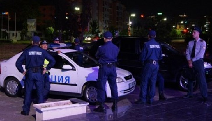 Служители на МВР заработват като мутри по морето