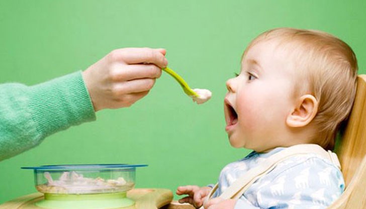 Досадната мама говори за детето си в първо лице множествено число - "днес ядохме пюре"