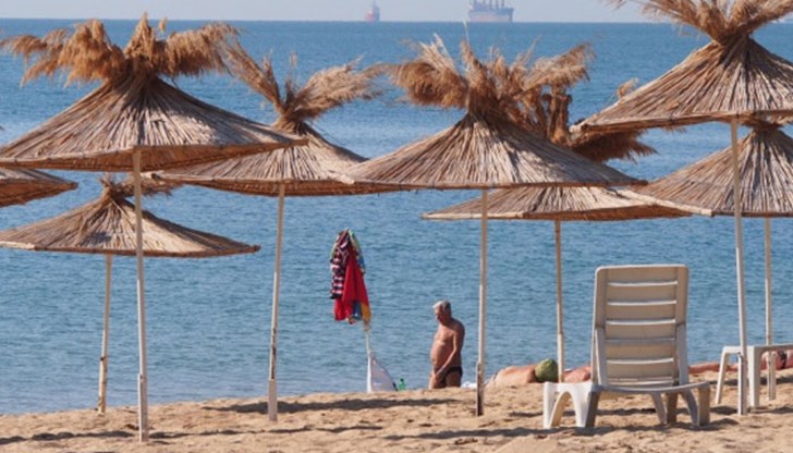 Формално стопанинът на плажа не е в нарушение, но доколко тази цена е разумна? Формално стопанинът на плажа не е в нарушение, но доколко тази цена е разумна?