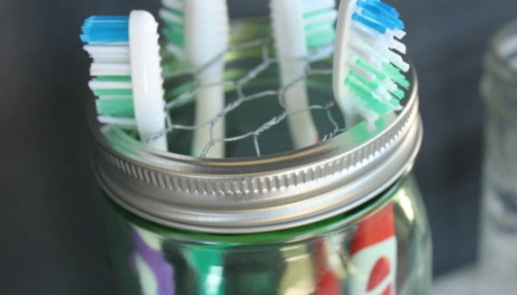 Известно е, че много двойки и семейства съхраняват четките си обединени заедно, но това е опасно за здравето Известно е, че много двойки и семейства съхраняват четките си обединени заедно, но това е опасно за здравето