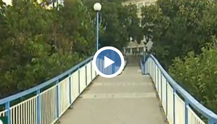 Русенци се опитаха да провокират обществено обсъждане дали така нареченият Вит мост на централния градски кей трябва да бъде разрушен