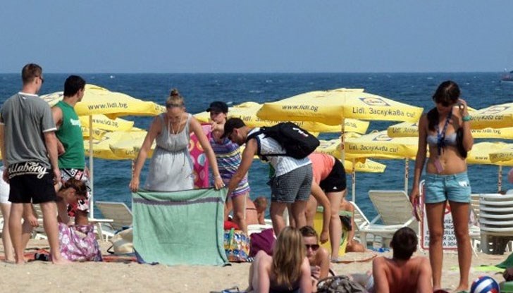 Само при две кражби от последните дни апашите са се сдобили с 650 лева, 900 евро, три скъпи мобилни телефона и златни накити Само при две кражби от последните дни апашите са се сдобили с 650 лева, 900 евро, три скъпи мобилни телефона и златни накити