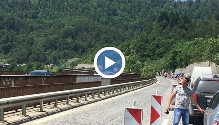 Образуваха се тапи по основни пътища и магистрали