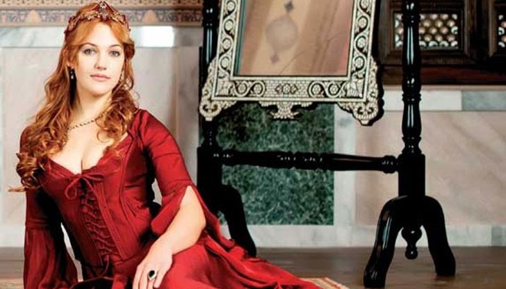 Известната турска актриса има с какво да се похвали това лято