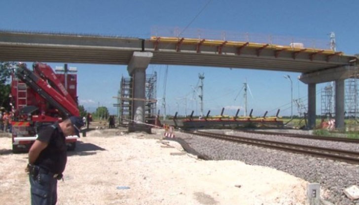 29-годишният Пенко Минков, който издъхна, затиснат от 22 тона бетонна греда, бил жив в продължение на 20-ина минути 29-годишният Пенко Минков, който издъхна, затиснат от 22 тона бетонна греда, бил жив в продължение на 20-ина минути