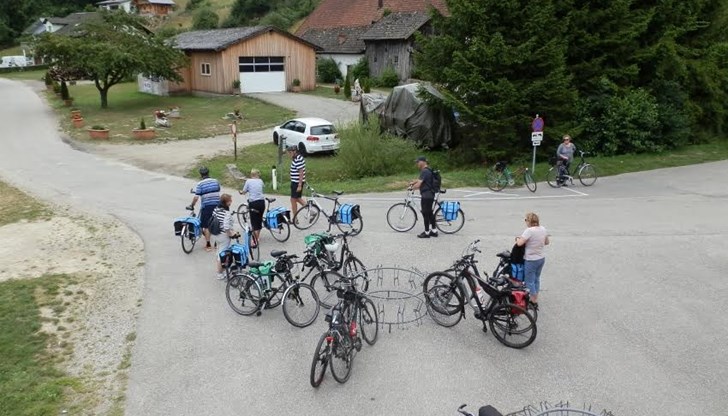 Паркинг за велосипеди под наем в една от Трансданюб перлите - кметство Верфенвенг, Горна Австрия