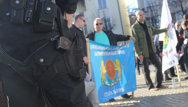 Служители на МВР излизат утре на национален протест