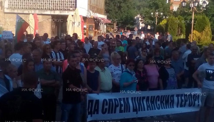 Протестиращите в Смолян станаха над 200