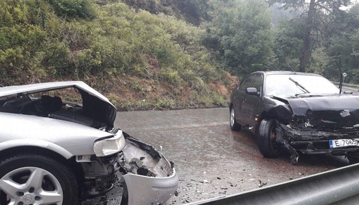 Дъждовният ден се оказа опасен за пътуващите в Югозападна България