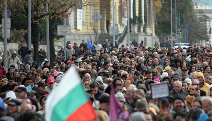 Той започва в 18 часа в центъра на града Той започва в 18 часа в центъра на града