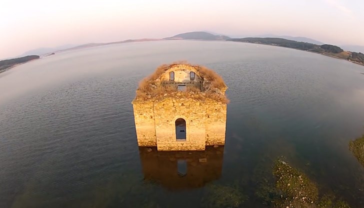 От максимум 400 милиона кубични метра вода в язовира са останали 166 милиона