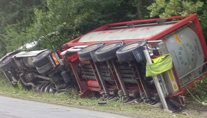 Челно се удариха ТИР и микробус