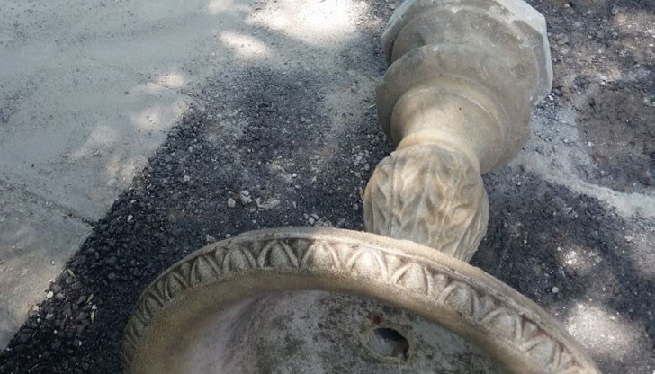 През последния месец от Общината на няколко пъти са я възстановявали