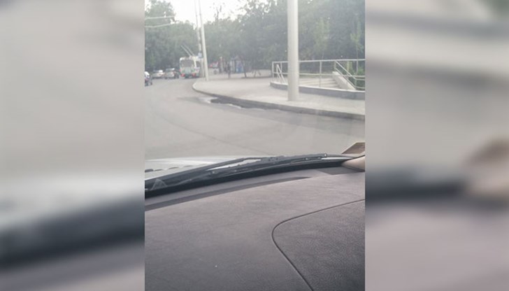 Не знам дали така е по проект, но изглежда доста зле