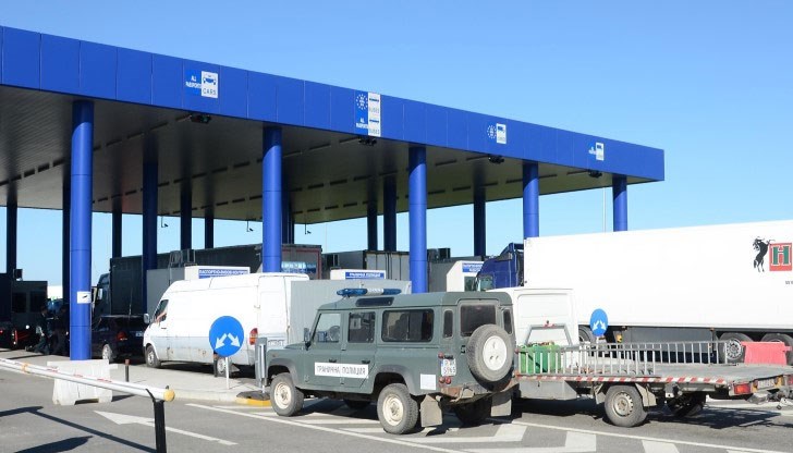 В 9 часа спряха движението през граничния пункт