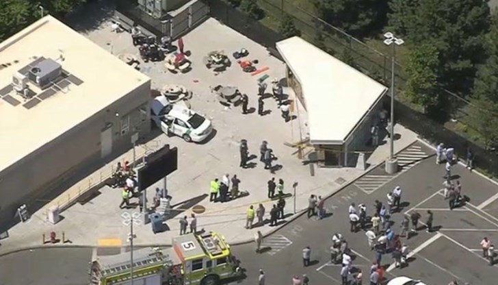 Най-вероятно шофьорът е натиснал газта вместо спирачката на автомобила