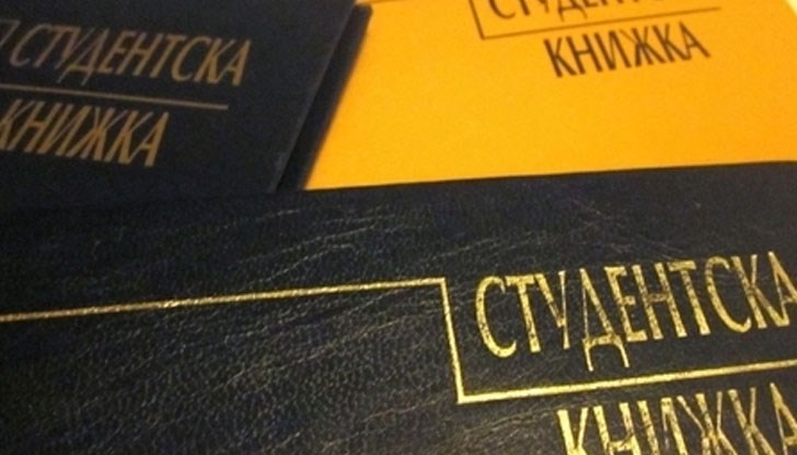 Дядото следва „Педагогика“ в Пловдивския университет „Паисий Хилендарски“