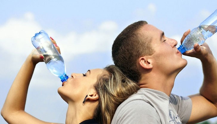 Пиенето от бутилка за многократна употреба може да бъде много по-лошо от облизването на кучешката играчката