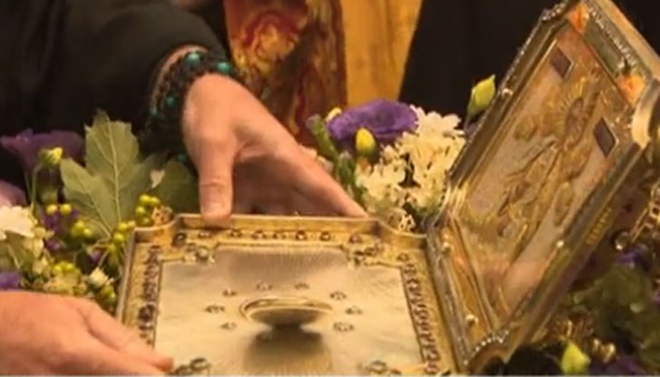 Светините бяха изложени за поклонение в едноименния столичен храм в квартал „Княжево” Светините бяха изложени за поклонение в едноименния столичен храм в квартал „Княжево”