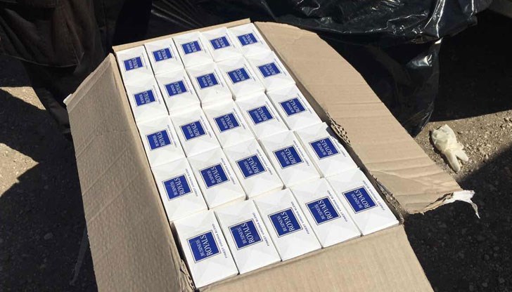 В багажника на колата са открити 4500 кутии цигари без бандерол