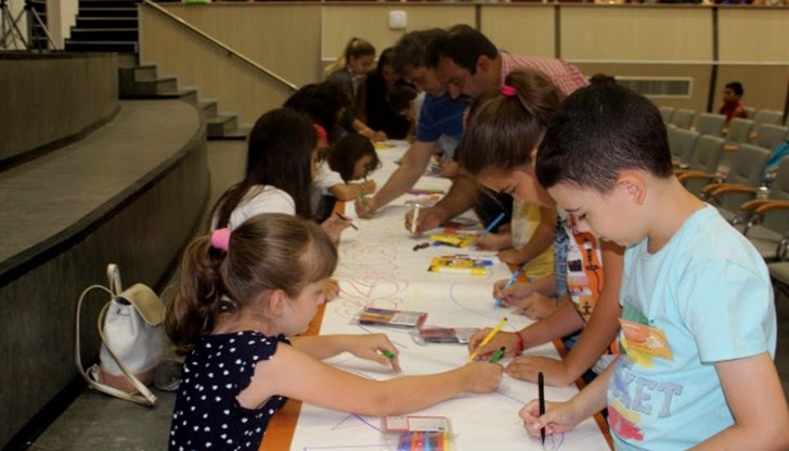 Лятната детска академия включва обучение на деца и младежи от 10 до 18 години