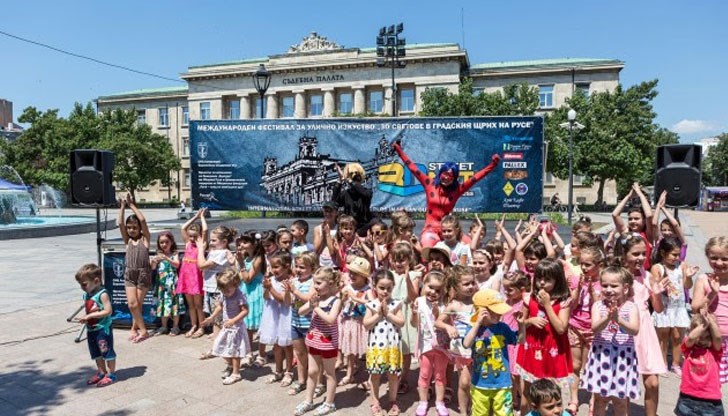 Те се включиха в първия за града ни фестивал за улично изкуство