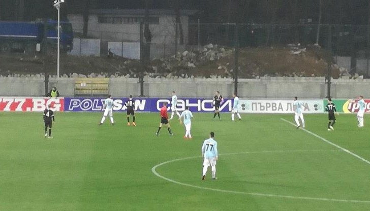 Вчера стана ясно, че мачът се изтегля в 18:45 часа, днес пак го изместиха Вчера стана ясно, че мачът се изтегля в 18:45 часа, днес пак го изместиха