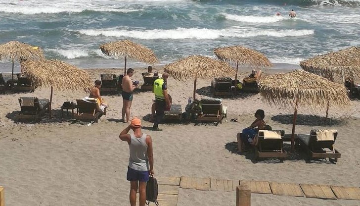 Спасителка заявила, че голите изглеждали отвратително и нямало да ги извади от водата