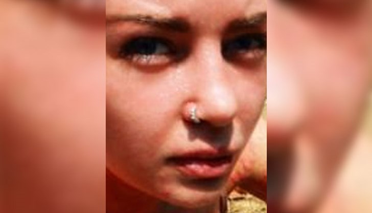 На сутринта след смъртта му тя преживява още един шок