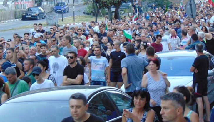 Искрен Веселинов внася подписка до председателя на парламента