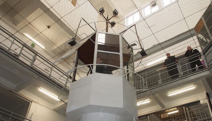 Той отивал на свиждане на затворник Той отивал на свиждане на затворник