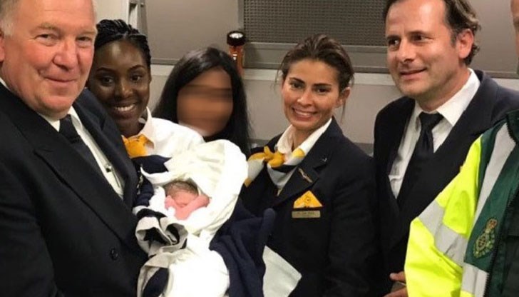 38-годишната майка Десислава родила 192-ия пасажер в самолета с помощта на трима лекари на борда