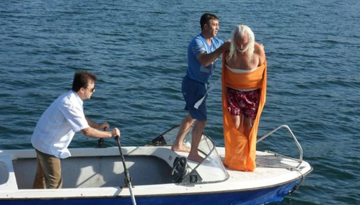 Фамозният санданчанин Яне Петков ще се опита да преплува реката с вързани крака и ръце