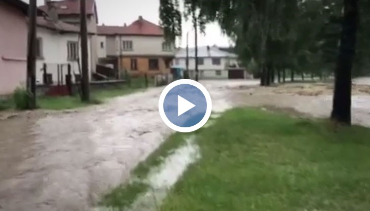 Много домове са наводнени