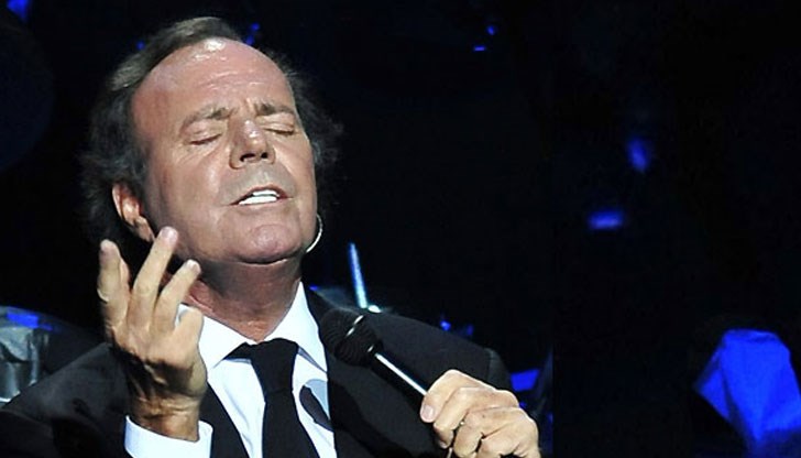 41-годишният мъж е от стара любовница, с която певецът изневерявал на жена си