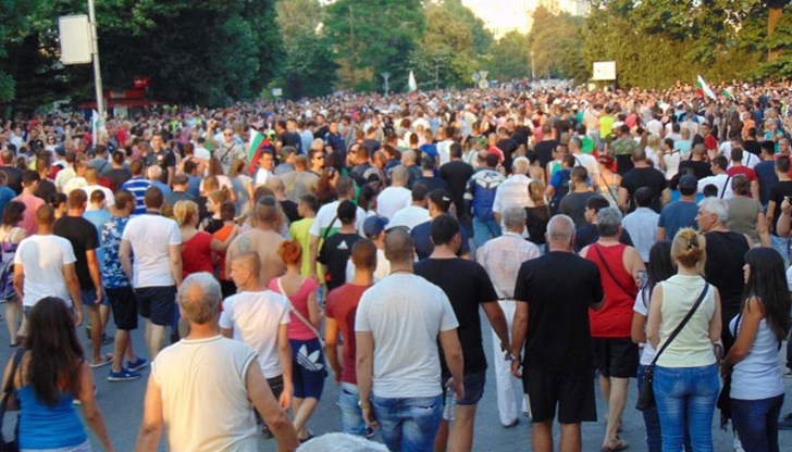 Протестите и протестните шествия ще продължат, докато не се изпълнят исканията на хората! Протестите и протестните шествия ще продължат, докато не се изпълнят исканията на хората!