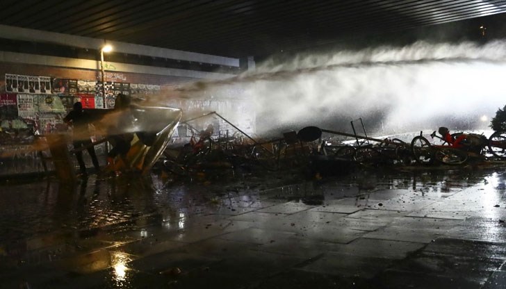 Полицията ни би и ни атакува със сълзотворен газ