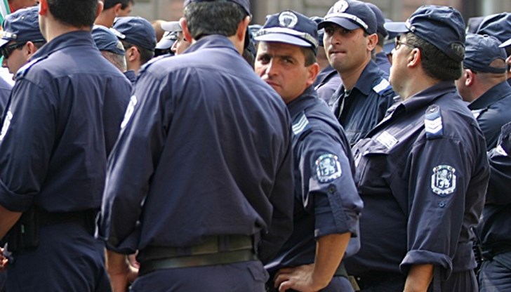 Валентин Радев: Не знам защо полицаите държат увеличението на заплатите да стане сега