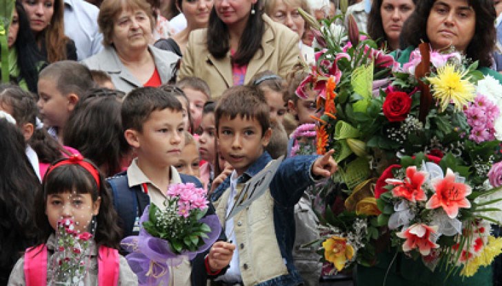 Учебната година вече ще бъде със седмица по-дълга Учебната година вече ще бъде със седмица по-дълга
