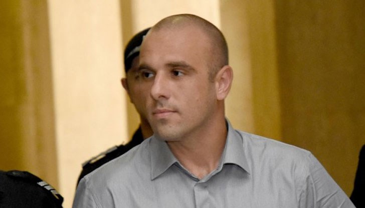 Въпросното момиче е Невена - тя видяла първа окървавения труп на убитата студентка Въпросното момиче е Невена - тя видяла първа окървавения труп на убитата студентка